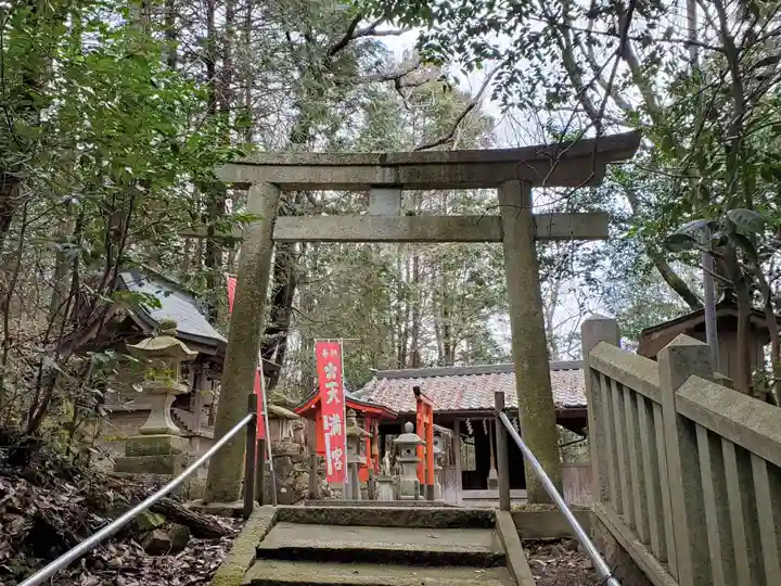 鍬渓神社の末社・摂社