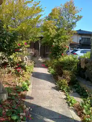 赤鹿稲荷神社の{uncategorized: "未分類", other: "その他", undefined: "問題あり", building: "その他建物", grave: "お墓", sacred_gate: "鳥居", guardian: "狛犬", statue: "像", buddha: "仏像", history: "歴史", nature: "自然", garden: "庭園", animal: "動物", pagoda: "塔", temizu: "手水舎", mountain_gate: "山門・神門", sanctuary: "本殿・本堂", subordinate: "末社・摂社", art: "芸術", scenery: "景色", jizo: "地蔵", ema: "絵馬", goshuin: "御朱印", omikuji: "おみくじ", items: "授与品その他", amulet: "お守り", goshuincho: "御朱印帳", eats: "食事", festival: "お祭り", votive_dance: "神楽", shichigosan: "七五三参", wedding: "結婚式", experience: "体験その他", initially: "初詣", around: "周辺", anti_infection: "感染症対策"}