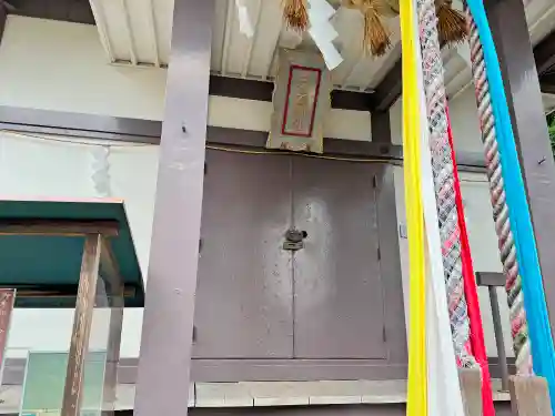 三ツ石神社の本殿・本堂