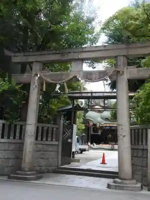 難波八阪神社の鳥居