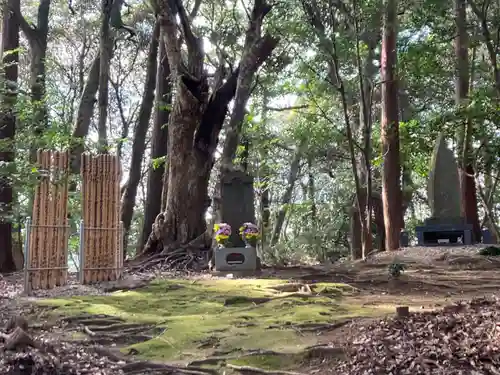 日蓮大聖人経塚・道善御房供養塚(妙長寺 奥の院 加名盛祖師堂)(千葉県)