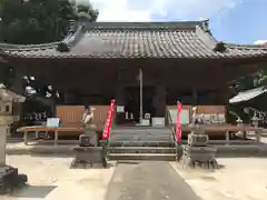 稲荷神社の本殿