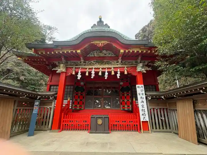 江島神社の{uncategorized: "未分類", other: "その他", undefined: "問題あり", building: "その他建物", grave: "お墓", sacred_gate: "鳥居", guardian: "狛犬", statue: "像", buddha: "仏像", history: "歴史", nature: "自然", garden: "庭園", animal: "動物", pagoda: "塔", temizu: "手水舎", mountain_gate: "山門・神門", sanctuary: "本殿・本堂", subordinate: "末社・摂社", art: "芸術", scenery: "景色", jizo: "地蔵", ema: "絵馬", goshuin: "御朱印", omikuji: "おみくじ", items: "授与品その他", amulet: "お守り", goshuincho: "御朱印帳", eats: "食事", festival: "お祭り", votive_dance: "神楽", shichigosan: "七五三参", wedding: "結婚式", experience: "体験その他", initially: "初詣", around: "周辺", anti_infection: "感染症対策"}