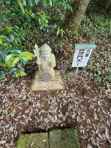 磐裂根裂神社の像