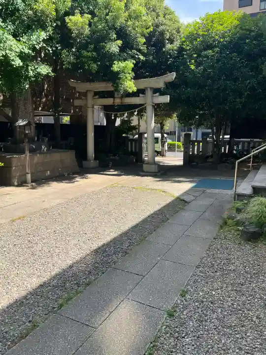 御園神社の{uncategorized: "未分類", other: "その他", undefined: "問題あり", building: "その他建物", grave: "お墓", sacred_gate: "鳥居", guardian: "狛犬", statue: "像", buddha: "仏像", history: "歴史", nature: "自然", garden: "庭園", animal: "動物", pagoda: "塔", temizu: "手水舎", mountain_gate: "山門・神門", sanctuary: "本殿・本堂", subordinate: "末社・摂社", art: "芸術", scenery: "景色", jizo: "地蔵", ema: "絵馬", goshuin: "御朱印", omikuji: "おみくじ", items: "授与品その他", amulet: "お守り", goshuincho: "御朱印帳", eats: "食事", festival: "お祭り", votive_dance: "神楽", shichigosan: "七五三参", wedding: "結婚式", experience: "体験その他", initially: "初詣", around: "周辺", anti_infection: "感染症対策"}