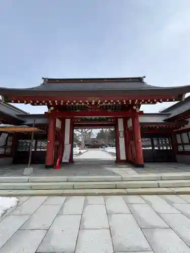 北海道護國神社の山門・神門