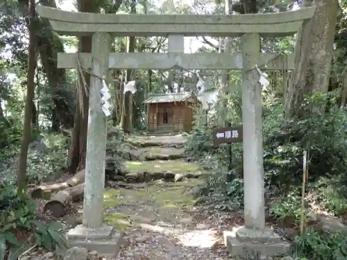 諏訪神社の鳥居