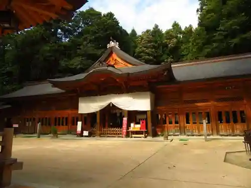 穂高神社本宮の本殿