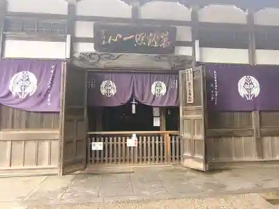 豊川閣　妙厳寺の{uncategorized: "未分類", other: "その他", undefined: "問題あり", building: "その他建物", grave: "お墓", sacred_gate: "鳥居", guardian: "狛犬", statue: "像", buddha: "仏像", history: "歴史", nature: "自然", garden: "庭園", animal: "動物", pagoda: "塔", temizu: "手水舎", mountain_gate: "山門・神門", sanctuary: "本殿・本堂", subordinate: "末社・摂社", art: "芸術", scenery: "景色", jizo: "地蔵", ema: "絵馬", goshuin: "御朱印", omikuji: "おみくじ", items: "授与品その他", amulet: "お守り", goshuincho: "御朱印帳", eats: "食事", festival: "お祭り", votive_dance: "神楽", shichigosan: "七五三参", wedding: "結婚式", experience: "体験その他", initially: "初詣", around: "周辺", anti_infection: "感染症対策"}