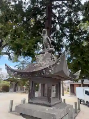 諏訪神社の{uncategorized: "未分類", other: "その他", undefined: "問題あり", building: "その他建物", grave: "お墓", sacred_gate: "鳥居", guardian: "狛犬", statue: "像", buddha: "仏像", history: "歴史", nature: "自然", garden: "庭園", animal: "動物", pagoda: "塔", temizu: "手水舎", mountain_gate: "山門・神門", sanctuary: "本殿・本堂", subordinate: "末社・摂社", art: "芸術", scenery: "景色", jizo: "地蔵", ema: "絵馬", goshuin: "御朱印", omikuji: "おみくじ", items: "授与品その他", amulet: "お守り", goshuincho: "御朱印帳", eats: "食事", festival: "お祭り", votive_dance: "神楽", shichigosan: "七五三参", wedding: "結婚式", experience: "体験その他", initially: "初詣", around: "周辺", anti_infection: "感染症対策"}