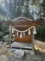 鳴石山神社の{uncategorized: "未分類", other: "その他", undefined: "問題あり", building: "その他建物", grave: "お墓", sacred_gate: "鳥居", guardian: "狛犬", statue: "像", buddha: "仏像", history: "歴史", nature: "自然", garden: "庭園", animal: "動物", pagoda: "塔", temizu: "手水舎", mountain_gate: "山門・神門", sanctuary: "本殿・本堂", subordinate: "末社・摂社", art: "芸術", scenery: "景色", jizo: "地蔵", ema: "絵馬", goshuin: "御朱印", omikuji: "おみくじ", items: "授与品その他", amulet: "お守り", goshuincho: "御朱印帳", eats: "食事", festival: "お祭り", votive_dance: "神楽", shichigosan: "七五三参", wedding: "結婚式", experience: "体験その他", initially: "初詣", around: "周辺", anti_infection: "感染症対策"}