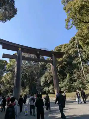 明治神宮の{uncategorized: "未分類", other: "その他", undefined: "問題あり", building: "その他建物", grave: "お墓", sacred_gate: "鳥居", guardian: "狛犬", statue: "像", buddha: "仏像", history: "歴史", nature: "自然", garden: "庭園", animal: "動物", pagoda: "塔", temizu: "手水舎", mountain_gate: "山門・神門", sanctuary: "本殿・本堂", subordinate: "末社・摂社", art: "芸術", scenery: "景色", jizo: "地蔵", ema: "絵馬", goshuin: "御朱印", omikuji: "おみくじ", items: "授与品その他", amulet: "お守り", goshuincho: "御朱印帳", eats: "食事", festival: "お祭り", votive_dance: "神楽", shichigosan: "七五三参", wedding: "結婚式", experience: "体験その他", initially: "初詣", around: "周辺", anti_infection: "感染症対策"}