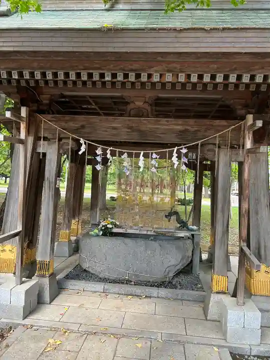 彌彦神社 (伊夜日子神社)の手水舎
