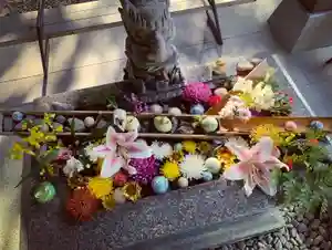 滑川神社 - 仕事と子どもの守り神の手水舎(2021年10月26日(火) 06時34分45秒投稿)