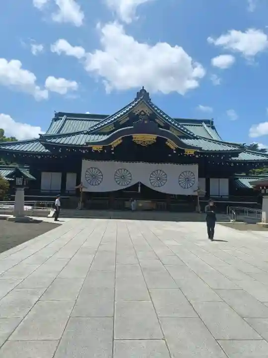 靖國神社の{uncategorized: "未分類", other: "その他", undefined: "問題あり", building: "その他建物", grave: "お墓", sacred_gate: "鳥居", guardian: "狛犬", statue: "像", buddha: "仏像", history: "歴史", nature: "自然", garden: "庭園", animal: "動物", pagoda: "塔", temizu: "手水舎", mountain_gate: "山門・神門", sanctuary: "本殿・本堂", subordinate: "末社・摂社", art: "芸術", scenery: "景色", jizo: "地蔵", ema: "絵馬", goshuin: "御朱印", omikuji: "おみくじ", items: "授与品その他", amulet: "お守り", goshuincho: "御朱印帳", eats: "食事", festival: "お祭り", votive_dance: "神楽", shichigosan: "七五三参", wedding: "結婚式", experience: "体験その他", initially: "初詣", around: "周辺", anti_infection: "感染症対策"}