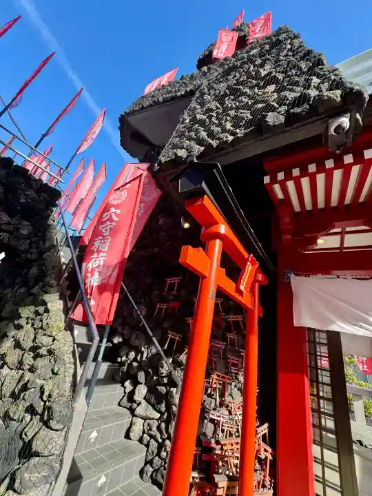 東京羽田 穴守稲荷神社の{uncategorized: "未分類", other: "その他", undefined: "問題あり", building: "その他建物", grave: "お墓", sacred_gate: "鳥居", guardian: "狛犬", statue: "像", buddha: "仏像", history: "歴史", nature: "自然", garden: "庭園", animal: "動物", pagoda: "塔", temizu: "手水舎", mountain_gate: "山門・神門", sanctuary: "本殿・本堂", subordinate: "末社・摂社", art: "芸術", scenery: "景色", jizo: "地蔵", ema: "絵馬", goshuin: "御朱印", omikuji: "おみくじ", items: "授与品その他", amulet: "お守り", goshuincho: "御朱印帳", eats: "食事", festival: "お祭り", votive_dance: "神楽", shichigosan: "七五三参", wedding: "結婚式", experience: "体験その他", initially: "初詣", around: "周辺", anti_infection: "感染症対策"}