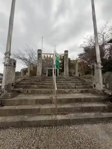 六所神社の{uncategorized: "未分類", other: "その他", undefined: "問題あり", building: "その他建物", grave: "お墓", sacred_gate: "鳥居", guardian: "狛犬", statue: "像", buddha: "仏像", history: "歴史", nature: "自然", garden: "庭園", animal: "動物", pagoda: "塔", temizu: "手水舎", mountain_gate: "山門・神門", sanctuary: "本殿・本堂", subordinate: "末社・摂社", art: "芸術", scenery: "景色", jizo: "地蔵", ema: "絵馬", goshuin: "御朱印", omikuji: "おみくじ", items: "授与品その他", amulet: "お守り", goshuincho: "御朱印帳", eats: "食事", festival: "お祭り", votive_dance: "神楽", shichigosan: "七五三参", wedding: "結婚式", experience: "体験その他", initially: "初詣", around: "周辺", anti_infection: "感染症対策"}