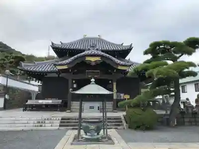 郷照寺の本殿・本堂