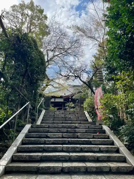 厳浄院の{uncategorized: "未分類", other: "その他", undefined: "問題あり", building: "その他建物", grave: "お墓", sacred_gate: "鳥居", guardian: "狛犬", statue: "像", buddha: "仏像", history: "歴史", nature: "自然", garden: "庭園", animal: "動物", pagoda: "塔", temizu: "手水舎", mountain_gate: "山門・神門", sanctuary: "本殿・本堂", subordinate: "末社・摂社", art: "芸術", scenery: "景色", jizo: "地蔵", ema: "絵馬", goshuin: "御朱印", omikuji: "おみくじ", items: "授与品その他", amulet: "お守り", goshuincho: "御朱印帳", eats: "食事", festival: "お祭り", votive_dance: "神楽", shichigosan: "七五三参", wedding: "結婚式", experience: "体験その他", initially: "初詣", around: "周辺", anti_infection: "感染症対策"}