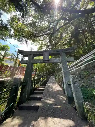 若宮稲荷神社の{uncategorized: "未分類", other: "その他", undefined: "問題あり", building: "その他建物", grave: "お墓", sacred_gate: "鳥居", guardian: "狛犬", statue: "像", buddha: "仏像", history: "歴史", nature: "自然", garden: "庭園", animal: "動物", pagoda: "塔", temizu: "手水舎", mountain_gate: "山門・神門", sanctuary: "本殿・本堂", subordinate: "末社・摂社", art: "芸術", scenery: "景色", jizo: "地蔵", ema: "絵馬", goshuin: "御朱印", omikuji: "おみくじ", items: "授与品その他", amulet: "お守り", goshuincho: "御朱印帳", eats: "食事", festival: "お祭り", votive_dance: "神楽", shichigosan: "七五三参", wedding: "結婚式", experience: "体験その他", initially: "初詣", around: "周辺", anti_infection: "感染症対策"}