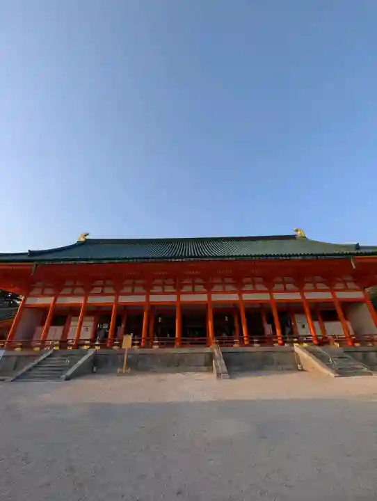 平安神宮の{uncategorized: "未分類", other: "その他", undefined: "問題あり", building: "その他建物", grave: "お墓", sacred_gate: "鳥居", guardian: "狛犬", statue: "像", buddha: "仏像", history: "歴史", nature: "自然", garden: "庭園", animal: "動物", pagoda: "塔", temizu: "手水舎", mountain_gate: "山門・神門", sanctuary: "本殿・本堂", subordinate: "末社・摂社", art: "芸術", scenery: "景色", jizo: "地蔵", ema: "絵馬", goshuin: "御朱印", omikuji: "おみくじ", items: "授与品その他", amulet: "お守り", goshuincho: "御朱印帳", eats: "食事", festival: "お祭り", votive_dance: "神楽", shichigosan: "七五三参", wedding: "結婚式", experience: "体験その他", initially: "初詣", around: "周辺", anti_infection: "感染症対策"}
