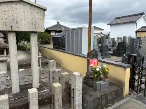 長光寺の{uncategorized: "未分類", other: "その他", undefined: "問題あり", building: "その他建物", grave: "お墓", sacred_gate: "鳥居", guardian: "狛犬", statue: "像", buddha: "仏像", history: "歴史", nature: "自然", garden: "庭園", animal: "動物", pagoda: "塔", temizu: "手水舎", mountain_gate: "山門・神門", sanctuary: "本殿・本堂", subordinate: "末社・摂社", art: "芸術", scenery: "景色", jizo: "地蔵", ema: "絵馬", goshuin: "御朱印", omikuji: "おみくじ", items: "授与品その他", amulet: "お守り", goshuincho: "御朱印帳", eats: "食事", festival: "お祭り", votive_dance: "神楽", shichigosan: "七五三参", wedding: "結婚式", experience: "体験その他", initially: "初詣", around: "周辺", anti_infection: "感染症対策"}