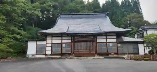 沢泉寺の本殿