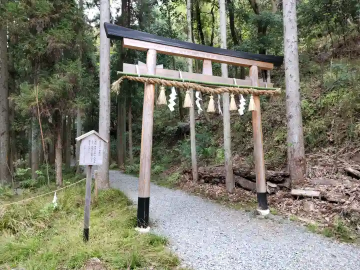 出雲大神宮の{uncategorized: "未分類", other: "その他", undefined: "問題あり", building: "その他建物", grave: "お墓", sacred_gate: "鳥居", guardian: "狛犬", statue: "像", buddha: "仏像", history: "歴史", nature: "自然", garden: "庭園", animal: "動物", pagoda: "塔", temizu: "手水舎", mountain_gate: "山門・神門", sanctuary: "本殿・本堂", subordinate: "末社・摂社", art: "芸術", scenery: "景色", jizo: "地蔵", ema: "絵馬", goshuin: "御朱印", omikuji: "おみくじ", items: "授与品その他", amulet: "お守り", goshuincho: "御朱印帳", eats: "食事", festival: "お祭り", votive_dance: "神楽", shichigosan: "七五三参", wedding: "結婚式", experience: "体験その他", initially: "初詣", around: "周辺", anti_infection: "感染症対策"}