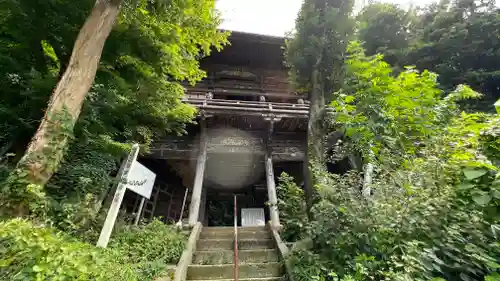 岩室観音堂の山門