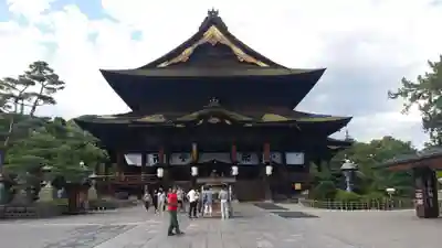善光寺の本殿・本堂