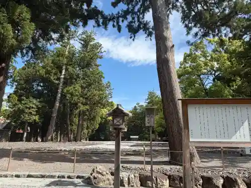 伊勢神宮外宮（豊受大神宮）の{uncategorized: "未分類", other: "その他", undefined: "問題あり", building: "その他建物", grave: "お墓", sacred_gate: "鳥居", guardian: "狛犬", statue: "像", buddha: "仏像", history: "歴史", nature: "自然", garden: "庭園", animal: "動物", pagoda: "塔", temizu: "手水舎", mountain_gate: "山門・神門", sanctuary: "本殿・本堂", subordinate: "末社・摂社", art: "芸術", scenery: "景色", jizo: "地蔵", ema: "絵馬", goshuin: "御朱印", omikuji: "おみくじ", items: "授与品その他", amulet: "お守り", goshuincho: "御朱印帳", eats: "食事", festival: "お祭り", votive_dance: "神楽", shichigosan: "七五三参", wedding: "結婚式", experience: "体験その他", initially: "初詣", around: "周辺", anti_infection: "感染症対策"}