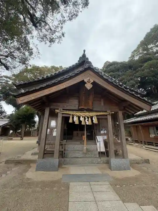 六所神社の{uncategorized: "未分類", other: "その他", undefined: "問題あり", building: "その他建物", grave: "お墓", sacred_gate: "鳥居", guardian: "狛犬", statue: "像", buddha: "仏像", history: "歴史", nature: "自然", garden: "庭園", animal: "動物", pagoda: "塔", temizu: "手水舎", mountain_gate: "山門・神門", sanctuary: "本殿・本堂", subordinate: "末社・摂社", art: "芸術", scenery: "景色", jizo: "地蔵", ema: "絵馬", goshuin: "御朱印", omikuji: "おみくじ", items: "授与品その他", amulet: "お守り", goshuincho: "御朱印帳", eats: "食事", festival: "お祭り", votive_dance: "神楽", shichigosan: "七五三参", wedding: "結婚式", experience: "体験その他", initially: "初詣", around: "周辺", anti_infection: "感染症対策"}