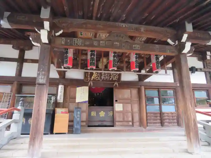 新井薬師(梅照院)の本殿・本堂