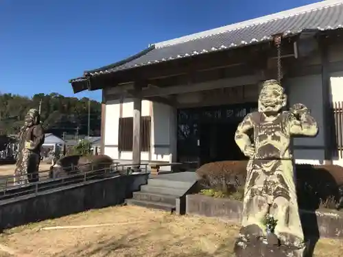 日向国分寺跡（木喰五智館）の仏像