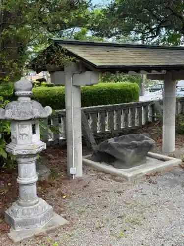 高尾山穂見神社の{uncategorized: "未分類", other: "その他", undefined: "問題あり", building: "その他建物", grave: "お墓", sacred_gate: "鳥居", guardian: "狛犬", statue: "像", buddha: "仏像", history: "歴史", nature: "自然", garden: "庭園", animal: "動物", pagoda: "塔", temizu: "手水舎", mountain_gate: "山門・神門", sanctuary: "本殿・本堂", subordinate: "末社・摂社", art: "芸術", scenery: "景色", jizo: "地蔵", ema: "絵馬", goshuin: "御朱印", omikuji: "おみくじ", items: "授与品その他", amulet: "お守り", goshuincho: "御朱印帳", eats: "食事", festival: "お祭り", votive_dance: "神楽", shichigosan: "七五三参", wedding: "結婚式", experience: "体験その他", initially: "初詣", around: "周辺", anti_infection: "感染症対策"}
