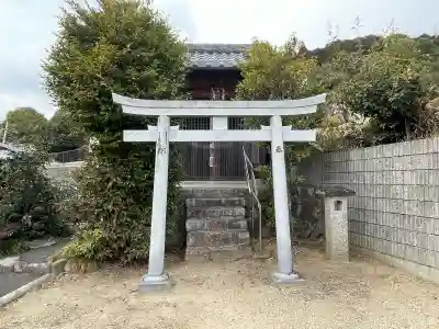 愛宕神社・櫻生稲荷大明神の{uncategorized: "未分類", other: "その他", undefined: "問題あり", building: "その他建物", grave: "お墓", sacred_gate: "鳥居", guardian: "狛犬", statue: "像", buddha: "仏像", history: "歴史", nature: "自然", garden: "庭園", animal: "動物", pagoda: "塔", temizu: "手水舎", mountain_gate: "山門・神門", sanctuary: "本殿・本堂", subordinate: "末社・摂社", art: "芸術", scenery: "景色", jizo: "地蔵", ema: "絵馬", goshuin: "御朱印", omikuji: "おみくじ", items: "授与品その他", amulet: "お守り", goshuincho: "御朱印帳", eats: "食事", festival: "お祭り", votive_dance: "神楽", shichigosan: "七五三参", wedding: "結婚式", experience: "体験その他", initially: "初詣", around: "周辺", anti_infection: "感染症対策"}