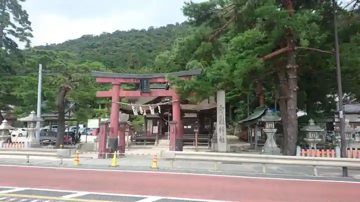 白鬚神社の鳥居