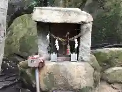 越木岩神社の建物その他