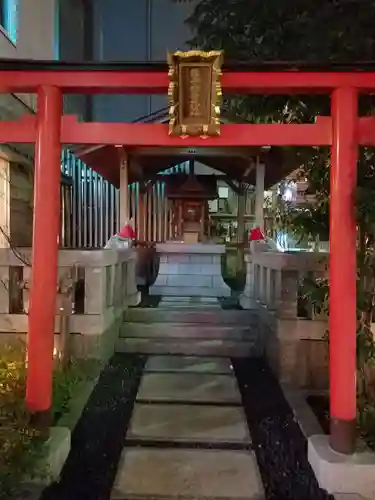 鎮守稲荷大明神の鳥居