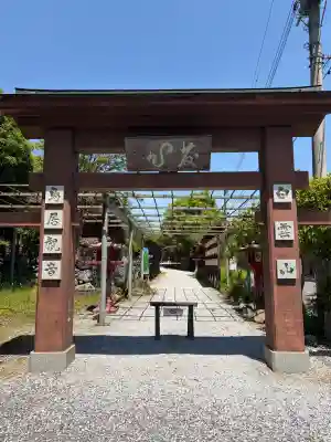 鳥居観音の{uncategorized: "未分類", other: "その他", undefined: "問題あり", building: "その他建物", grave: "お墓", sacred_gate: "鳥居", guardian: "狛犬", statue: "像", buddha: "仏像", history: "歴史", nature: "自然", garden: "庭園", animal: "動物", pagoda: "塔", temizu: "手水舎", mountain_gate: "山門・神門", sanctuary: "本殿・本堂", subordinate: "末社・摂社", art: "芸術", scenery: "景色", jizo: "地蔵", ema: "絵馬", goshuin: "御朱印", omikuji: "おみくじ", items: "授与品その他", amulet: "お守り", goshuincho: "御朱印帳", eats: "食事", festival: "お祭り", votive_dance: "神楽", shichigosan: "七五三参", wedding: "結婚式", experience: "体験その他", initially: "初詣", around: "周辺", anti_infection: "感染症対策"}