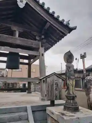 浄土宗　西念寺の{uncategorized: "未分類", other: "その他", undefined: "問題あり", building: "その他建物", grave: "お墓", sacred_gate: "鳥居", guardian: "狛犬", statue: "像", buddha: "仏像", history: "歴史", nature: "自然", garden: "庭園", animal: "動物", pagoda: "塔", temizu: "手水舎", mountain_gate: "山門・神門", sanctuary: "本殿・本堂", subordinate: "末社・摂社", art: "芸術", scenery: "景色", jizo: "地蔵", ema: "絵馬", goshuin: "御朱印", omikuji: "おみくじ", items: "授与品その他", amulet: "お守り", goshuincho: "御朱印帳", eats: "食事", festival: "お祭り", votive_dance: "神楽", shichigosan: "七五三参", wedding: "結婚式", experience: "体験その他", initially: "初詣", around: "周辺", anti_infection: "感染症対策"}