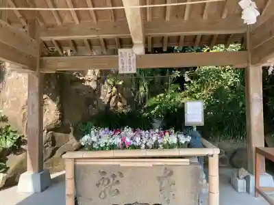 鵜戸神宮の{uncategorized: "未分類", other: "その他", undefined: "問題あり", building: "その他建物", grave: "お墓", sacred_gate: "鳥居", guardian: "狛犬", statue: "像", buddha: "仏像", history: "歴史", nature: "自然", garden: "庭園", animal: "動物", pagoda: "塔", temizu: "手水舎", mountain_gate: "山門・神門", sanctuary: "本殿・本堂", subordinate: "末社・摂社", art: "芸術", scenery: "景色", jizo: "地蔵", ema: "絵馬", goshuin: "御朱印", omikuji: "おみくじ", items: "授与品その他", amulet: "お守り", goshuincho: "御朱印帳", eats: "食事", festival: "お祭り", votive_dance: "神楽", shichigosan: "七五三参", wedding: "結婚式", experience: "体験その他", initially: "初詣", around: "周辺", anti_infection: "感染症対策"}