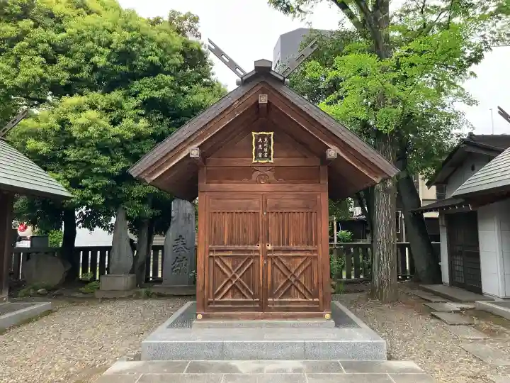 大鳥神社の{uncategorized: "未分類", other: "その他", undefined: "問題あり", building: "その他建物", grave: "お墓", sacred_gate: "鳥居", guardian: "狛犬", statue: "像", buddha: "仏像", history: "歴史", nature: "自然", garden: "庭園", animal: "動物", pagoda: "塔", temizu: "手水舎", mountain_gate: "山門・神門", sanctuary: "本殿・本堂", subordinate: "末社・摂社", art: "芸術", scenery: "景色", jizo: "地蔵", ema: "絵馬", goshuin: "御朱印", omikuji: "おみくじ", items: "授与品その他", amulet: "お守り", goshuincho: "御朱印帳", eats: "食事", festival: "お祭り", votive_dance: "神楽", shichigosan: "七五三参", wedding: "結婚式", experience: "体験その他", initially: "初詣", around: "周辺", anti_infection: "感染症対策"}