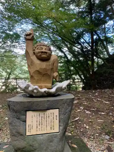 楯岩鬼怒姫神社の像