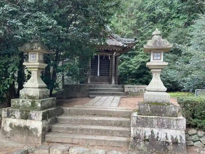 馬見岡綿向神社の{uncategorized: "未分類", other: "その他", undefined: "問題あり", building: "その他建物", grave: "お墓", sacred_gate: "鳥居", guardian: "狛犬", statue: "像", buddha: "仏像", history: "歴史", nature: "自然", garden: "庭園", animal: "動物", pagoda: "塔", temizu: "手水舎", mountain_gate: "山門・神門", sanctuary: "本殿・本堂", subordinate: "末社・摂社", art: "芸術", scenery: "景色", jizo: "地蔵", ema: "絵馬", goshuin: "御朱印", omikuji: "おみくじ", items: "授与品その他", amulet: "お守り", goshuincho: "御朱印帳", eats: "食事", festival: "お祭り", votive_dance: "神楽", shichigosan: "七五三参", wedding: "結婚式", experience: "体験その他", initially: "初詣", around: "周辺", anti_infection: "感染症対策"}