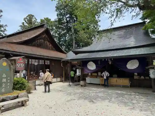 𠮷水神社（吉水神社）の{uncategorized: "未分類", other: "その他", undefined: "問題あり", building: "その他建物", grave: "お墓", sacred_gate: "鳥居", guardian: "狛犬", statue: "像", buddha: "仏像", history: "歴史", nature: "自然", garden: "庭園", animal: "動物", pagoda: "塔", temizu: "手水舎", mountain_gate: "山門・神門", sanctuary: "本殿・本堂", subordinate: "末社・摂社", art: "芸術", scenery: "景色", jizo: "地蔵", ema: "絵馬", goshuin: "御朱印", omikuji: "おみくじ", items: "授与品その他", amulet: "お守り", goshuincho: "御朱印帳", eats: "食事", festival: "お祭り", votive_dance: "神楽", shichigosan: "七五三参", wedding: "結婚式", experience: "体験その他", initially: "初詣", around: "周辺", anti_infection: "感染症対策"}