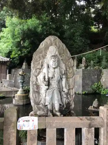 瀧泉寺（目黒不動尊）の像