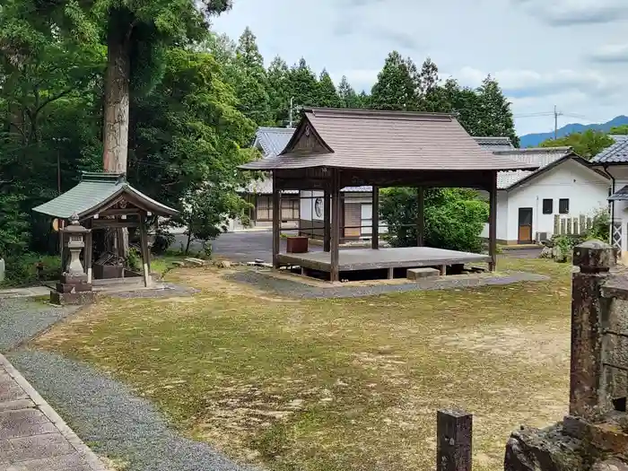 伊尼神社の建物その他