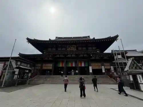 川崎大師（平間寺）の{uncategorized: "未分類", other: "その他", undefined: "問題あり", building: "その他建物", grave: "お墓", sacred_gate: "鳥居", guardian: "狛犬", statue: "像", buddha: "仏像", history: "歴史", nature: "自然", garden: "庭園", animal: "動物", pagoda: "塔", temizu: "手水舎", mountain_gate: "山門・神門", sanctuary: "本殿・本堂", subordinate: "末社・摂社", art: "芸術", scenery: "景色", jizo: "地蔵", ema: "絵馬", goshuin: "御朱印", omikuji: "おみくじ", items: "授与品その他", amulet: "お守り", goshuincho: "御朱印帳", eats: "食事", festival: "お祭り", votive_dance: "神楽", shichigosan: "七五三参", wedding: "結婚式", experience: "体験その他", initially: "初詣", around: "周辺", anti_infection: "感染症対策"}