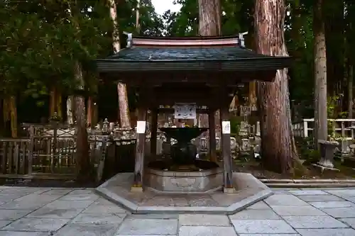 高野山金剛峯寺奥の院(和歌山県)
